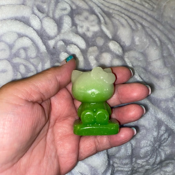 Luminous (Glow In The Dark) Hello Kitty - Picture 4 of 5